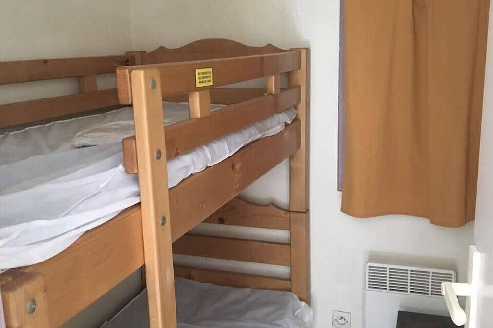 Typical small house, air-conditioned fisherman's farmhouse (swimming pool, jacuzzi, sauna, fitness room) in Le Barcarès, Côte d'Améthyste