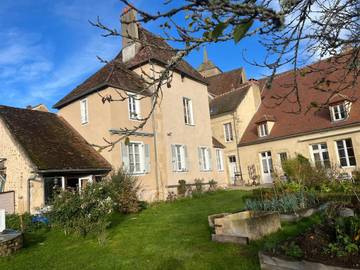Maison d’hôte pour 3 personnes, avec jardin ainsi que piscine et vue à Avallon