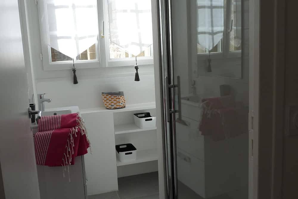Appartement entier, Au Cœur De La Cite Corsaire 3***164M De La Plage,Commerces,Parking Gratuit in Saint-Malo, Région de Saint-Malo