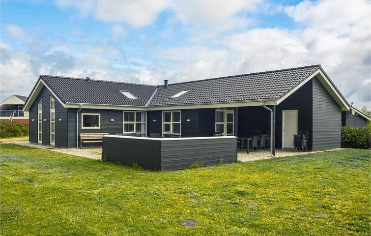 Ferieudlejning for 10 personer, med Jacuzzi og Terrasse samt Sauna i Stauning
