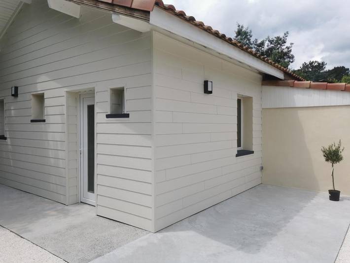 Gîte pour 4 personnes, avec jardin et terrasse à Lesperon