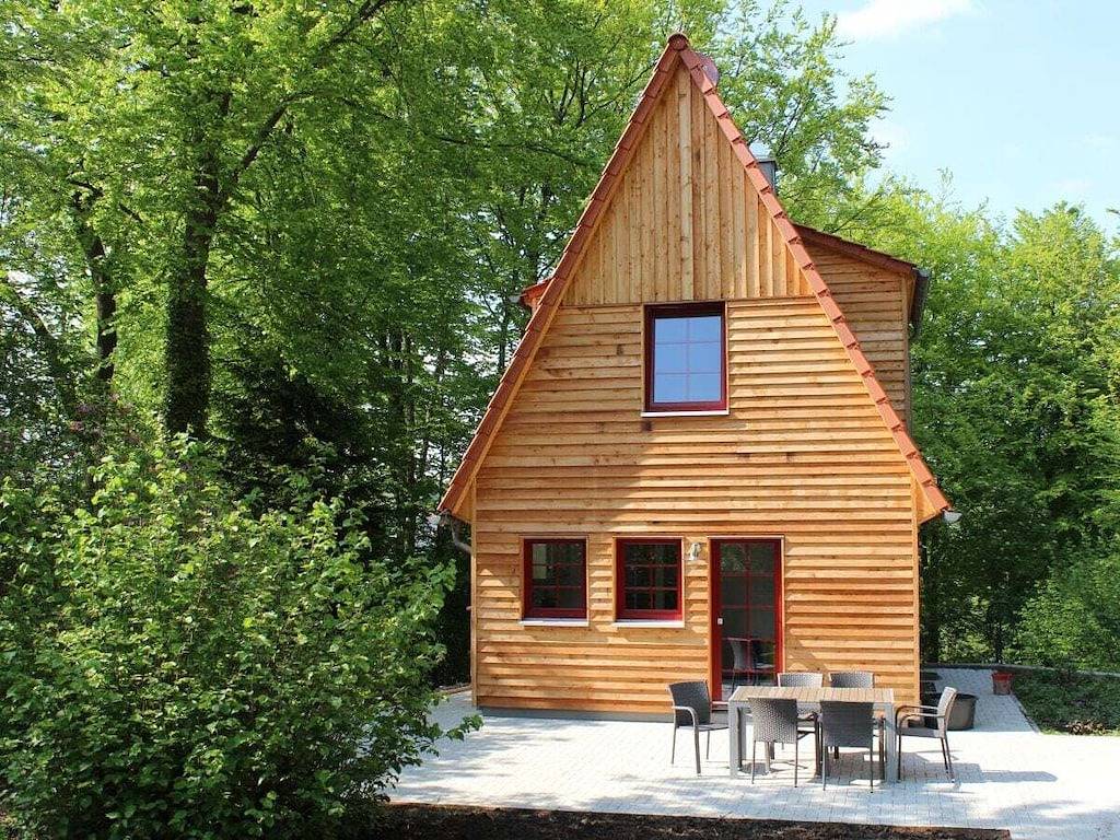 Ferienhaus in Möhnesee mit Schwimmbecken in Körbecke, Möhnesee
