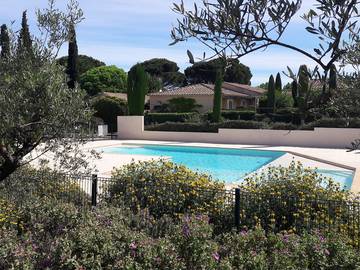 Gîte pour 4 personnes, avec piscine ainsi que jardin et terrasse dans les Bouches-du-Rhône