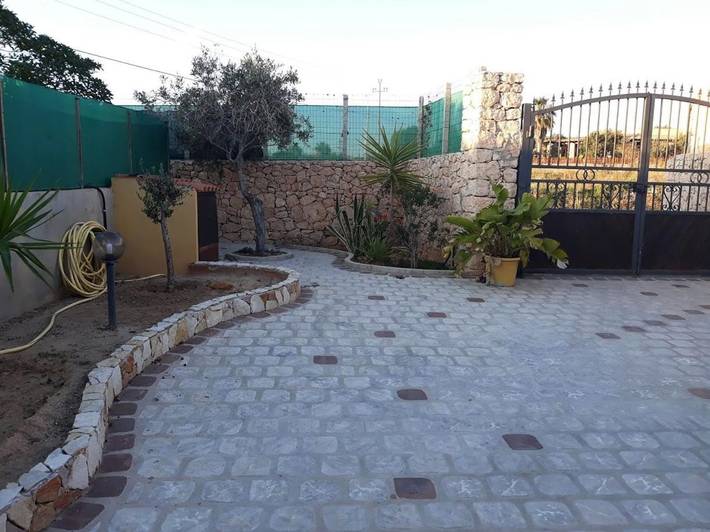 Location de vacances pour 2 personnes, avec terrasse et jardin, adapté aux familles dans Lampedusa - 2