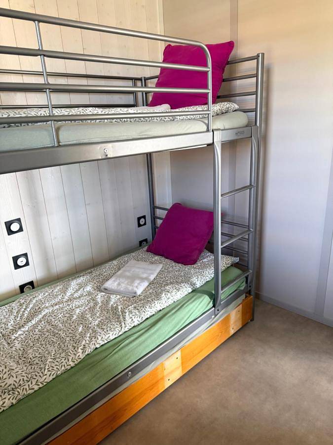 Parc de vacances pour 4 personnes, avec jardin ainsi que vue et piscine à Saubrigues - 4