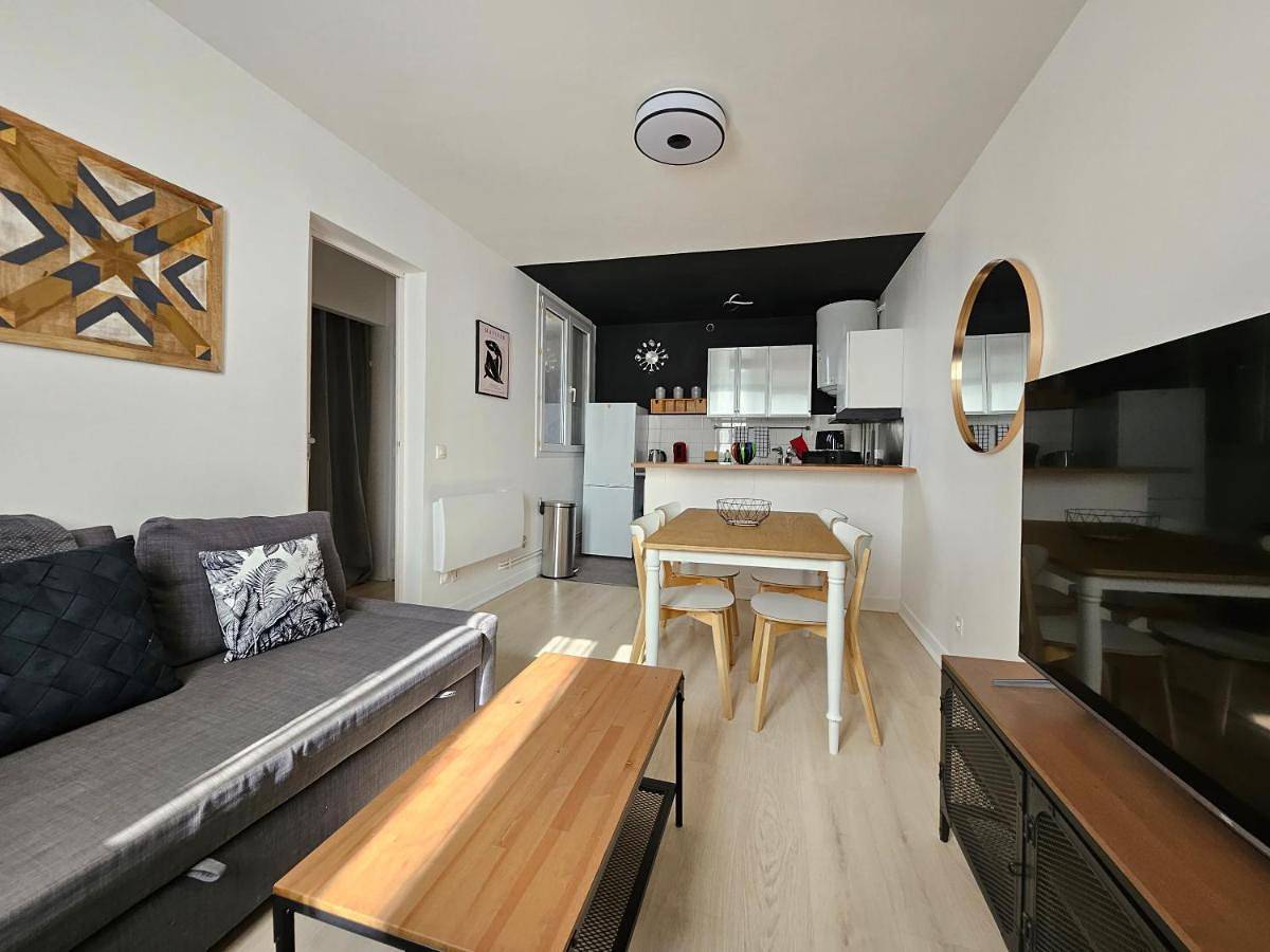 Appartement entier, One-Bedroom Apartment in Les Pavillons-sous-Bois, Seine-Saint-Denis