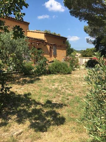Gîte pour 6 personnes, avec jacuzzi ainsi que jardin et piscine à Mérindol