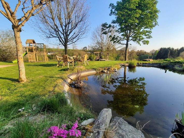 Chambre d’hôte pour 2 personnes, avec Terrasse et Jacuzzi ainsi que Jardin et Sauna dans Ardennes (Belgique)