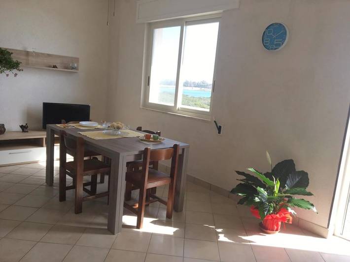 Location de vacances pour 5 personnes, avec Balcon et Terrasse ainsi que Vue sur le lac et Vue à Brindisi
