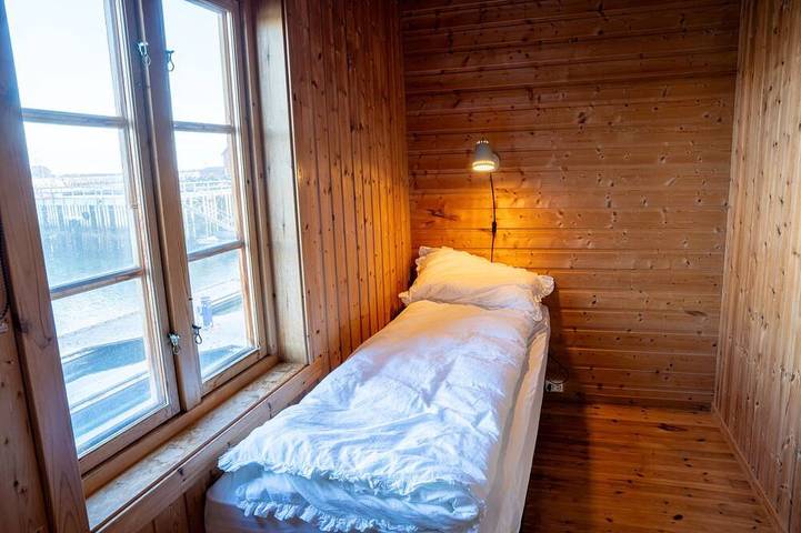 Authentic rorbu by the sea in Stamsund, Vestvågøy