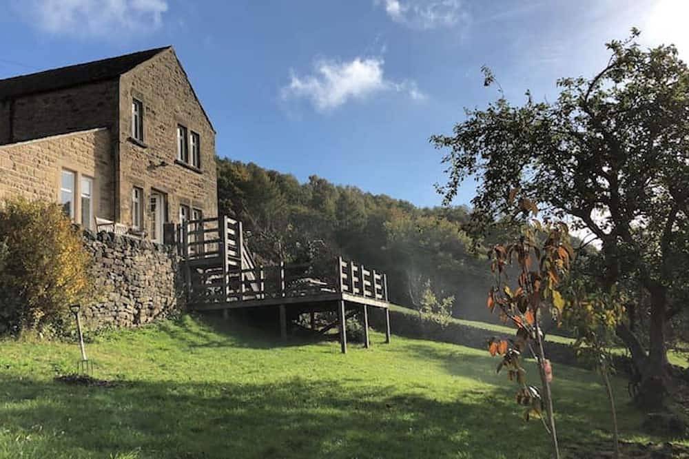 Cosy cottage, stunning views near Chatsworth in Northwood and Tinkersley, Derbyshire