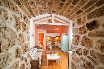 Gîte pour 4 personnes, avec vue et terrasse dans Liapádes