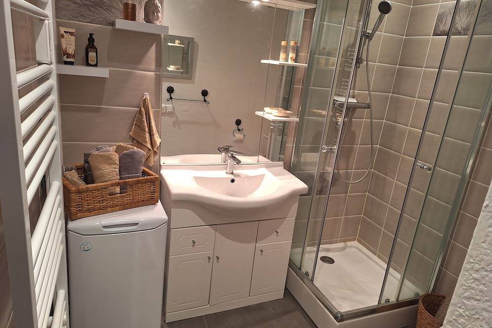 Entire apartment, A little cocoon in the Alpilles near Saint-Rémy-de-Provence. in Graveson, Arles region