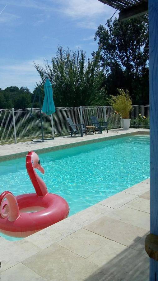 Chambre d’hôte pour 4 personnes, avec Terrasse et Jardin ainsi que Piscine et Vue