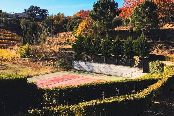 Location de vacances pour 8 personnes, avec terrasse et vue ainsi que jardin et piscine, animaux acceptés dans Santa Marinha do Zêzere - 4