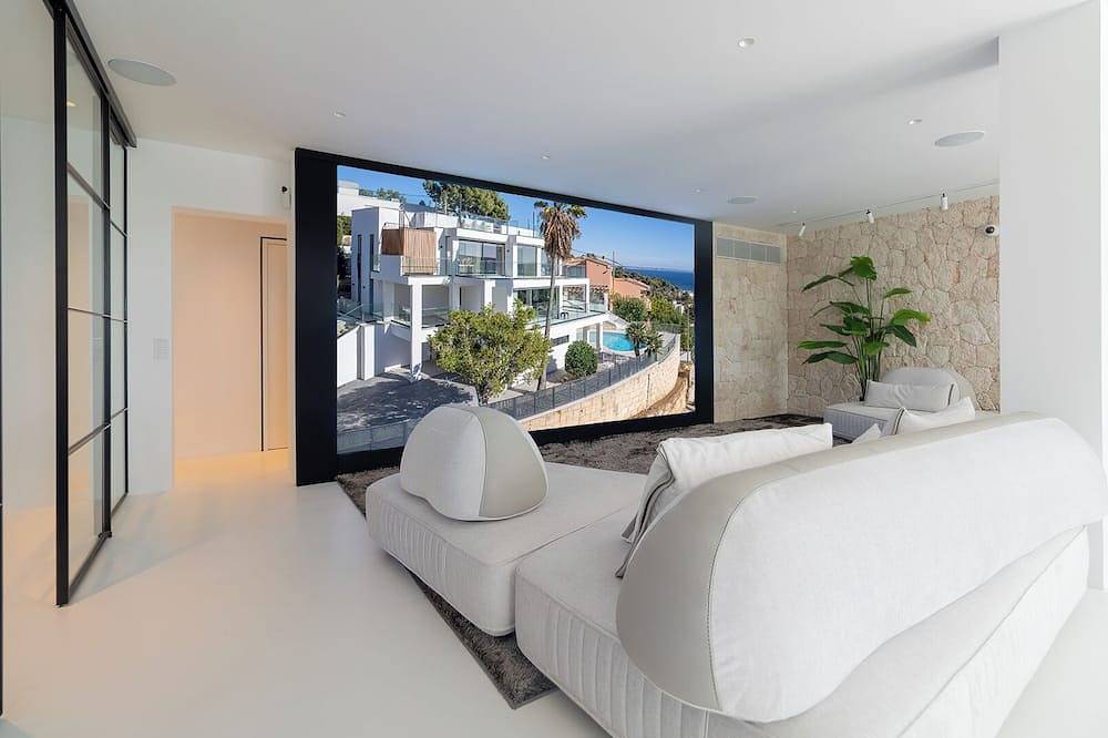 Seaview Villa in A Location with Sauna+ Gym close to the beach  in Costa d'en Blanes, Calvià