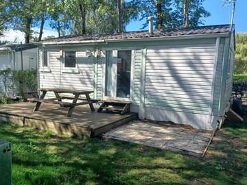 Gîte pour 4 personnes, avec terrasse à UR