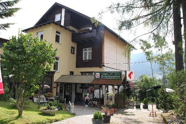 Ferienhaus, mit Balkon und Terrasse sowie Garten in Wiener Alpen in Niederösterreich - 2