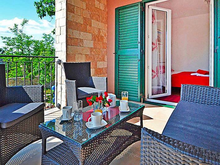Ferienhaus für 4 Personen, mit Balkon und Terrasse in Privlaka