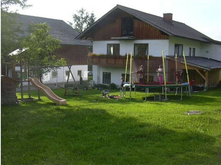 Bauernhof für 5 Personen, mit Ausblick und Balkon sowie Garten, mit Haustier in Irrsee