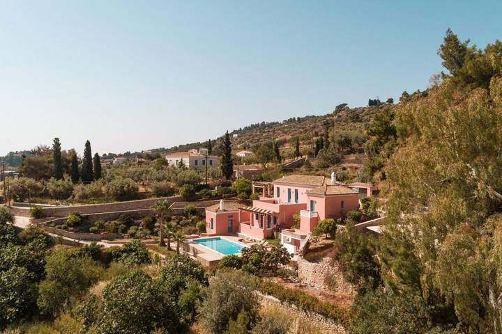 Villa for 10 people, with Balcony and Terrace as well as Garden and Pool in Spetses