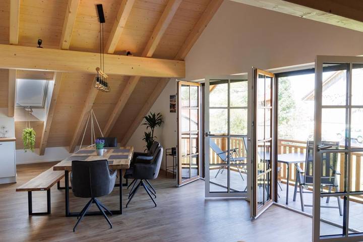 Ferienwohnung für 4 Personen, mit Balkon und Terrasse sowie Garten und Ausblick
