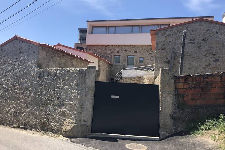 Location de vacances pour 5 personnes, avec terrasse et jardin dans Oliveira de Azeméis