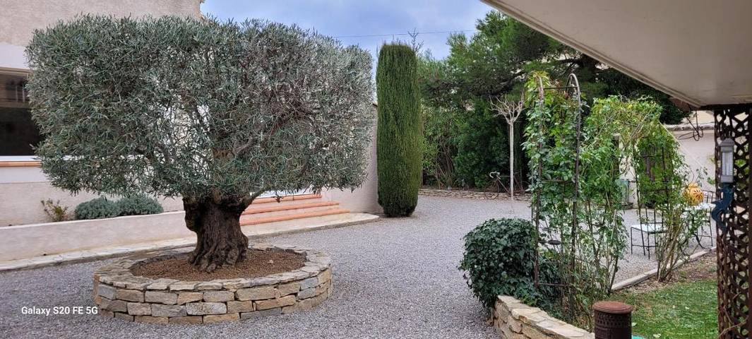 Location de vacances pour 10 personnes, avec jardin ainsi que vue et piscine à Ornaisons - 3