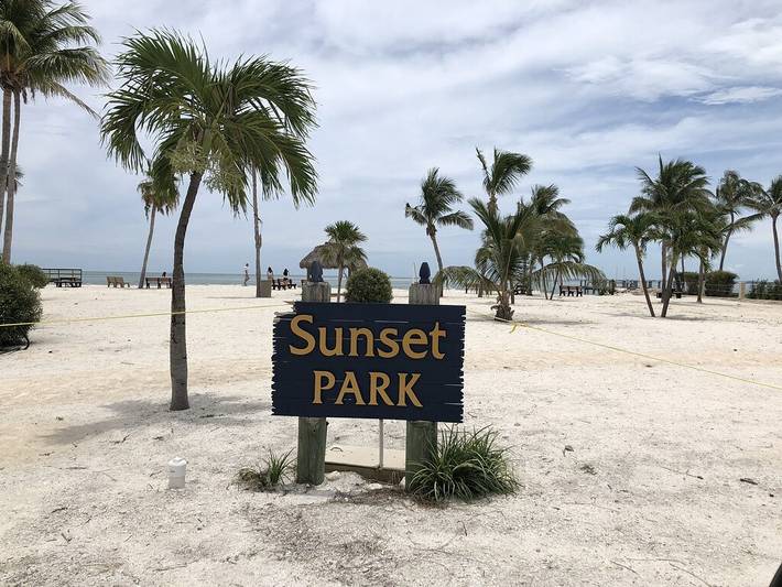 Vacation rental for 4 people, with pool and balcony as well as yard in Key Colony Beach