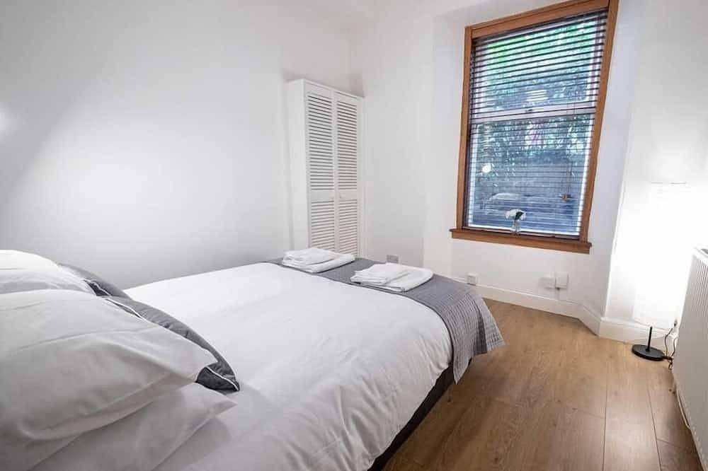 Geheel appartement, ☆ Spacious 2 Bed flat, Close to University ☆ in Dundee, Angus