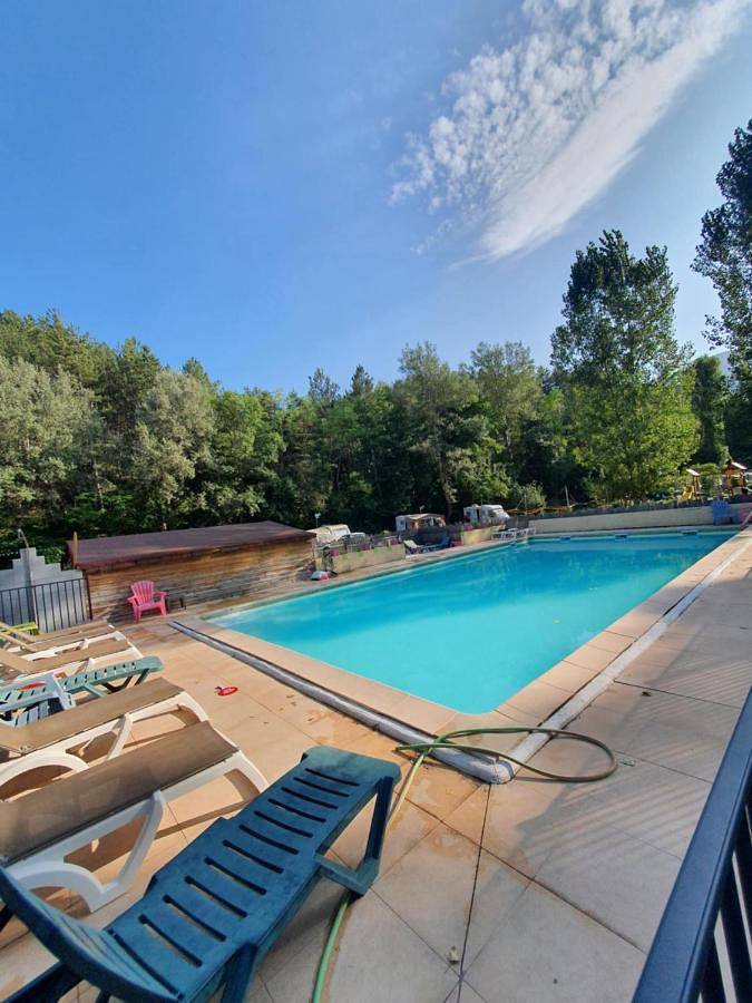 Location de vacances pour 6 personnes, avec piscine et vue ainsi que jardin et terrasse à Barrême - 2
