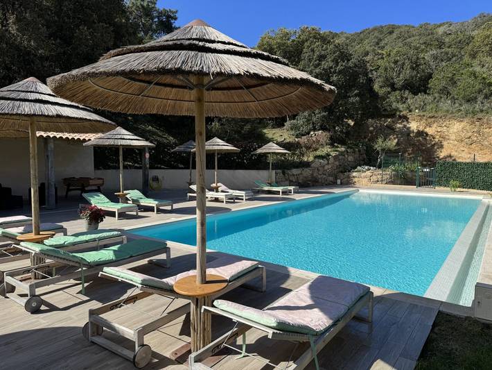 Gîte pour 6 personnes, avec jardin ainsi que terrasse et piscine à Sartène - 3