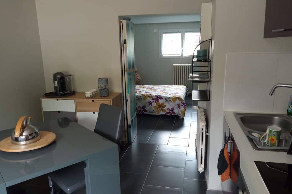 Entire apartment, Studio 2 Pieces in Saintes, Saintes region