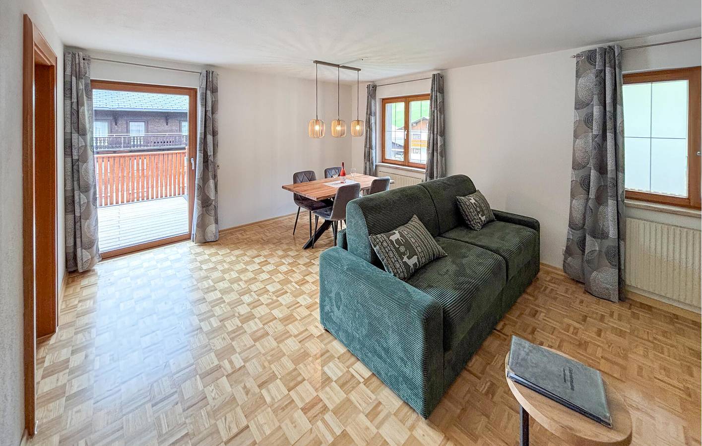Geheel vakantieappartement, Alpine Terrace Retreat: WiFi, Parkeren, Keuken, Dichtbij Restaurants in Klösterle, Arlbergpas