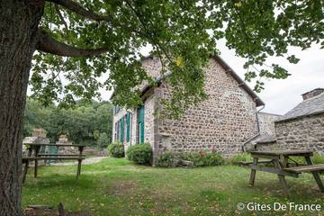 Gîte pour 5 Personnes dans Courgoul, Région de Besse-et-Saint-Anastaise, Photo 1