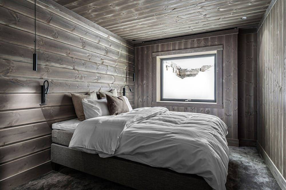 Helt ny hytte med 10 soveplasser, høy standard og ski-in-ski-out in Sogndal 