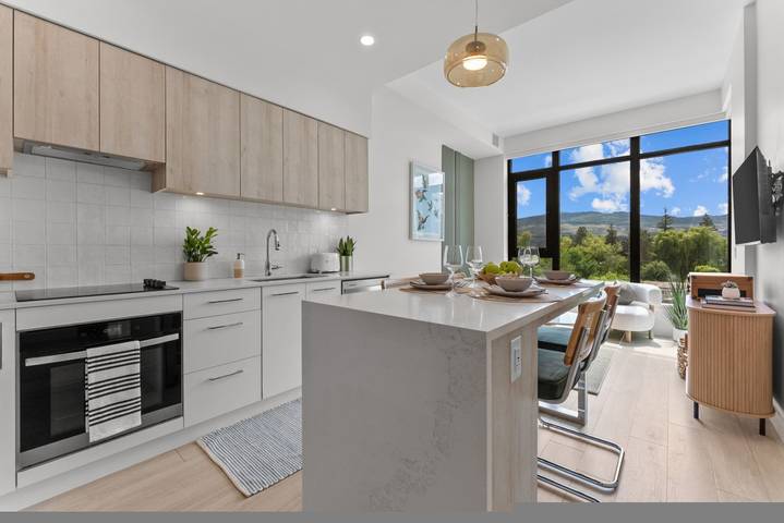 Geheel appartement, Aqua Waterfront Village - 2 Bedroom Luxury Condo in Kelowna, Central Okanagan