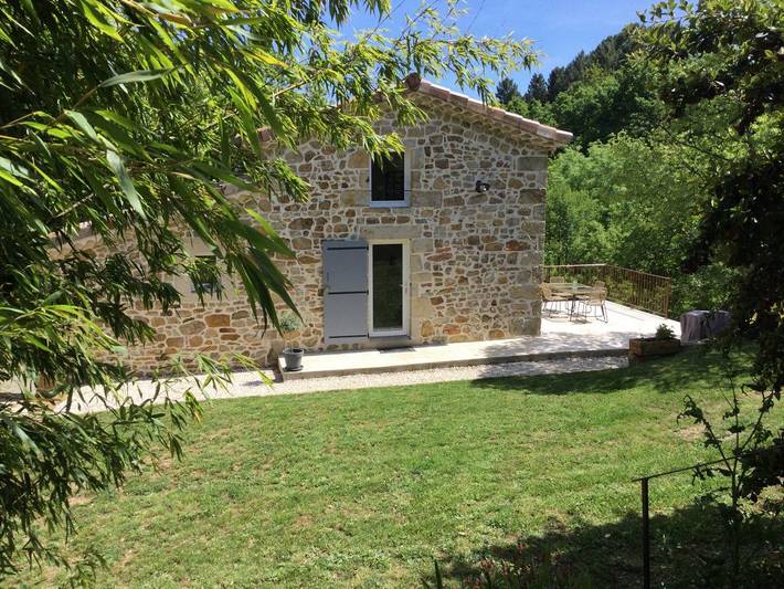Gîte pour 3 personnes, avec jardin ainsi que piscine et terrasse