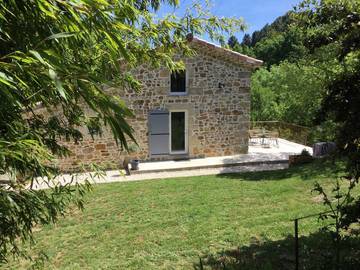 Gîte pour 3 personnes, avec jardin ainsi que piscine et terrasse à Mercuer