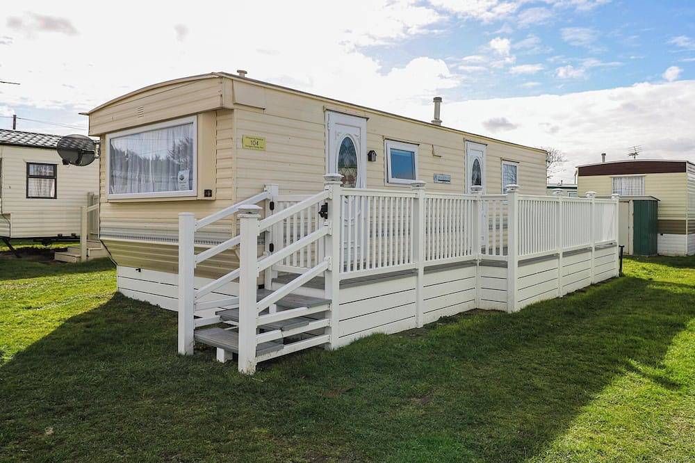 Whispering Meadows - 104, pet friendly, with a garden in Hemsby in Hemsby, Great Yarmouth