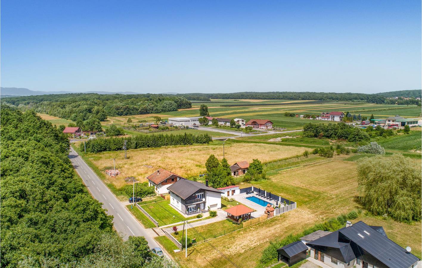 Reizende 2-Zimmer-Wohnung mit Pool, Terrasse und WLAN in Koprivnica-Krizevci