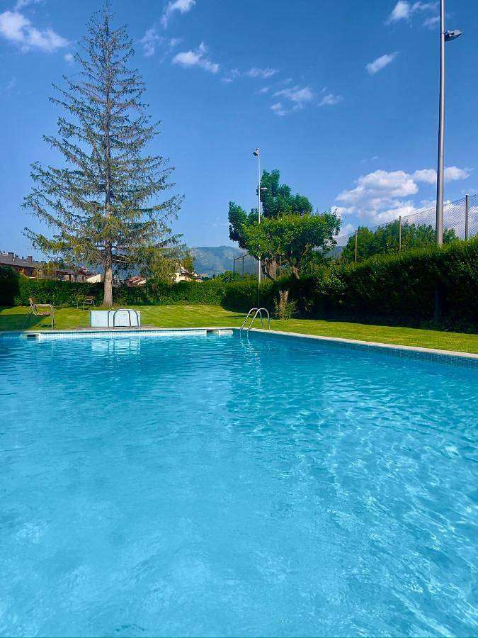 Apartamento entero, Cal Querol Llivia 2 piscina, 8 pax, 2 baños y parking in Llivia, Parque Natural Regional de los Pirineos Catalanes