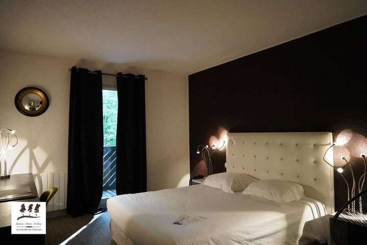 Hôtel pour 2 personnes, avec terrasse ainsi que piscine et vue, animaux acceptés