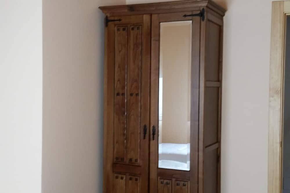 Charming cottage with amazing views in a quiet mountain village in Amieva, Lakes of Covadonga