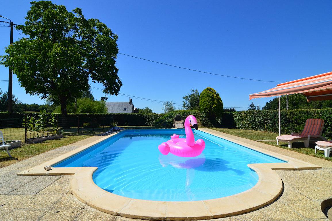 Domaine de Layre, avec piscine chauffée 10m x 5 m in Latronche, Région de Tulle