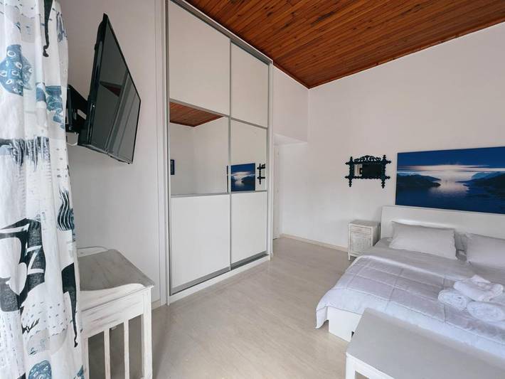 Location de vacances pour 8 personnes, avec jacuzzi et jardin, adapté aux familles dans Spetses - 4