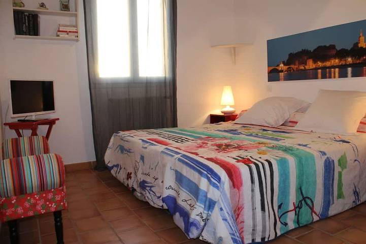 8 kilometros Villa Saint Rémy de Provence -10 kilometros Aviñón, piscina de 16 por 5, billar, mesa de ping pon in Châteaurenard, Region de Arles