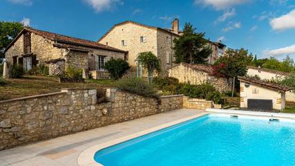 Cottage pour 3 personnes, avec jardin ainsi que piscine et terrasse à Plieux