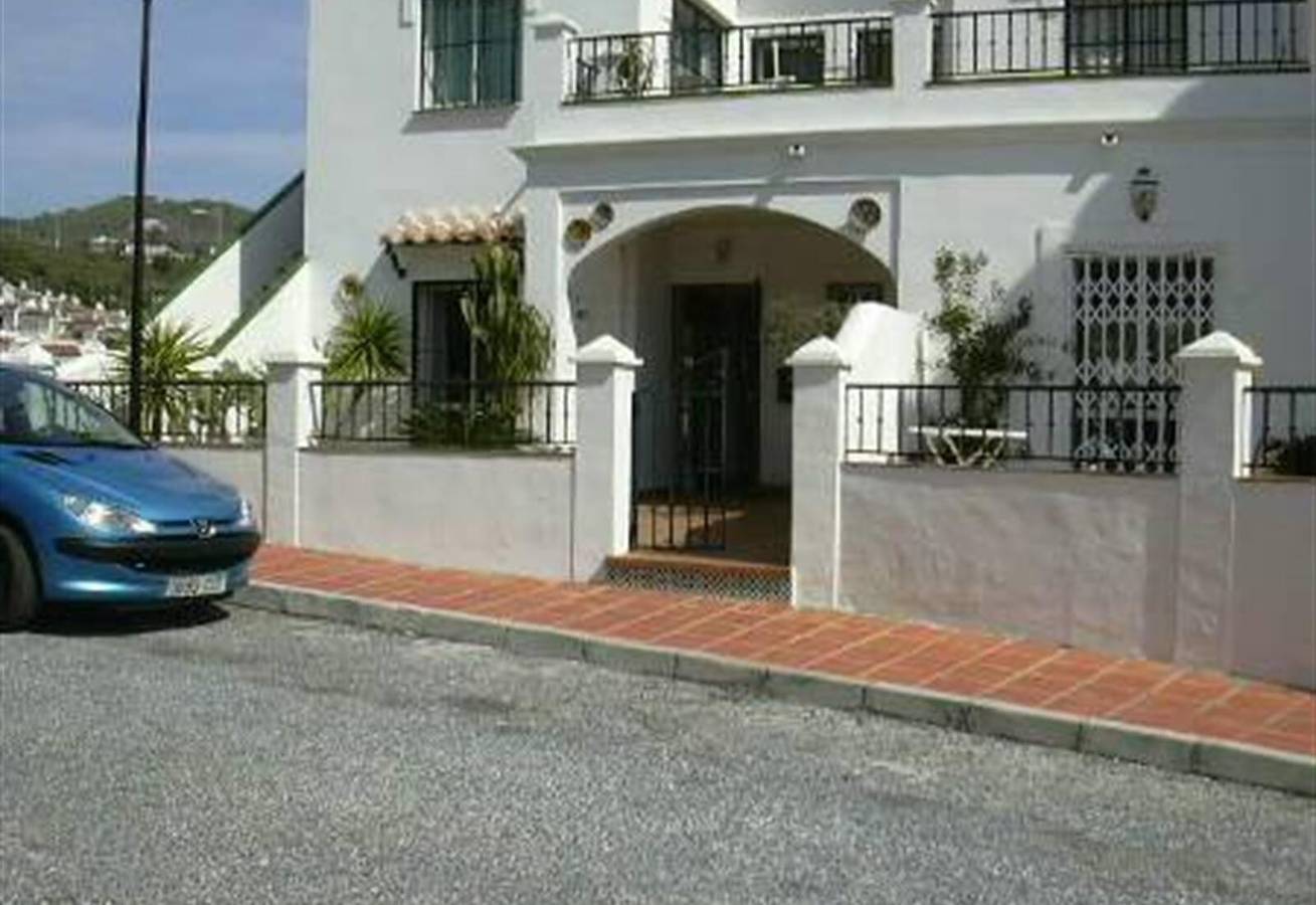 Villa "Casa Galesa" with Outdoor Pool in Urbanization Tropicana, Nerja