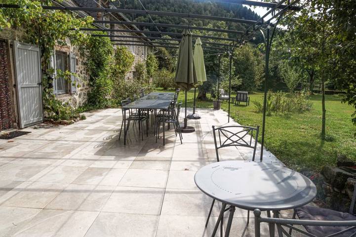 Gîte pour 9 personnes, avec jardin et terrasse, animaux acceptés à Champs-sur-Tarentaine-Marchal - 3